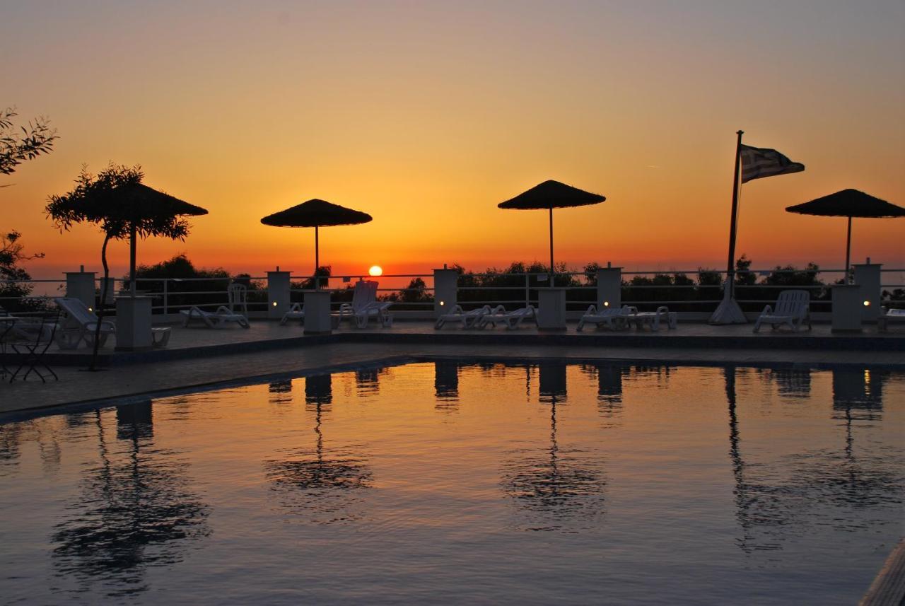 Santorini Camping & Hostel Fira  Bagian luar foto