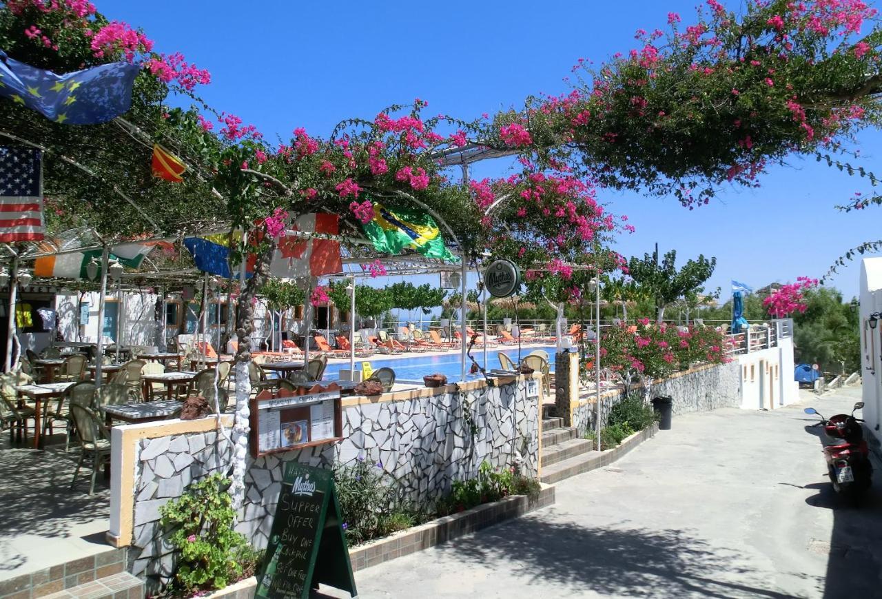 Santorini Camping & Hostel Fira  Bagian luar foto