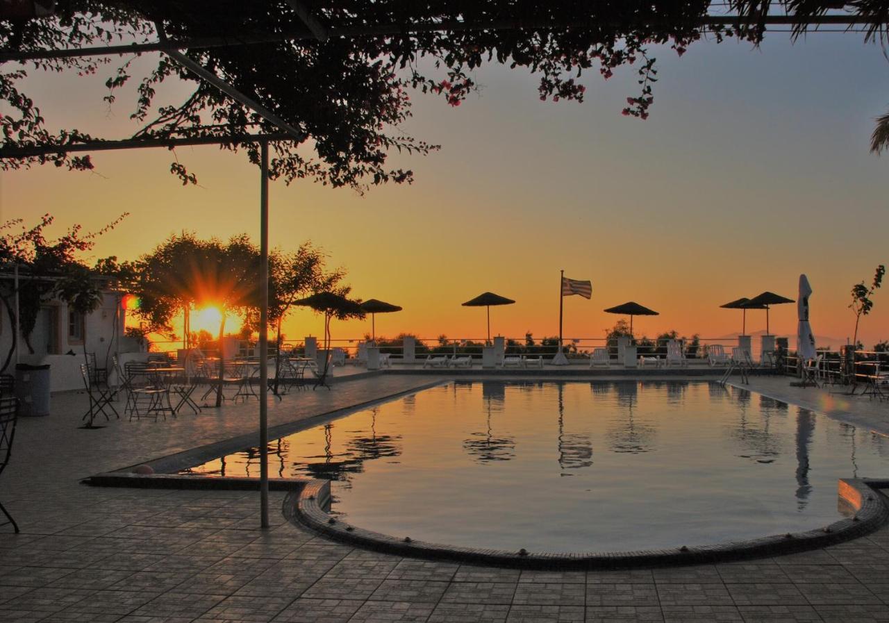Santorini Camping & Hostel Fira  Bagian luar foto