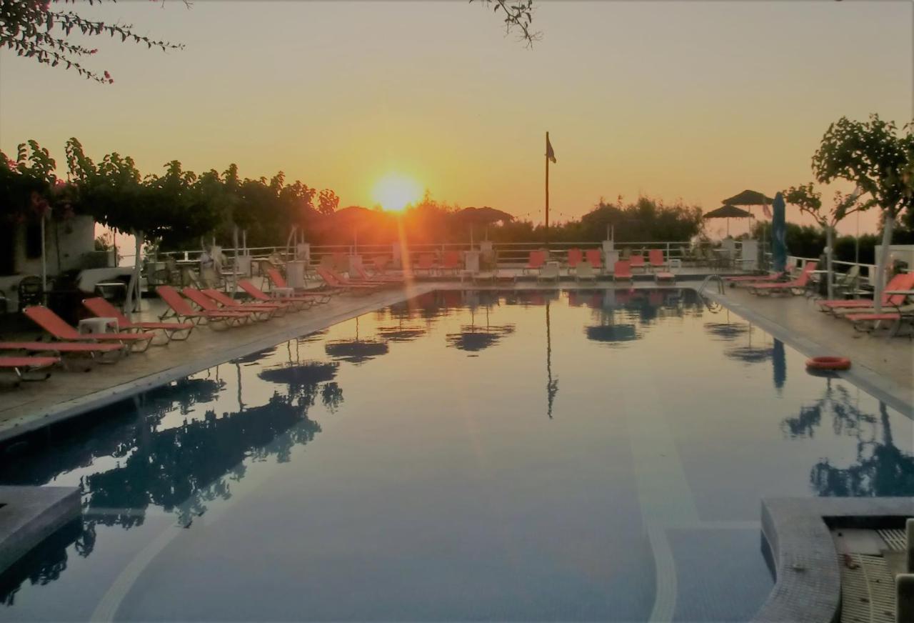 Santorini Camping & Hostel Fira  Bagian luar foto
