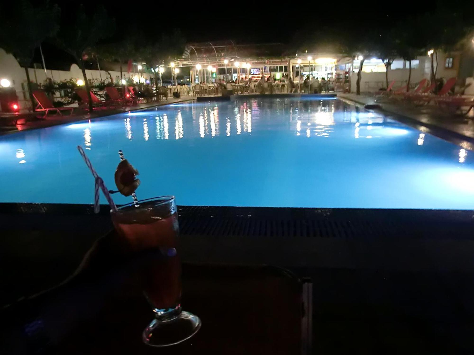 Santorini Camping & Hostel Fira  Bagian luar foto